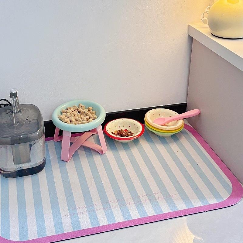 The Calming Comfort Mat for Gentle Paws & Peaceful Mealtimes